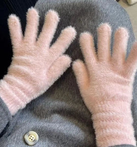 Fashionable Half Finger Gloves Suitable for Women's Soft and Warm Winter Luxurious Solid Color Plush Knitted Fingerless Gloves